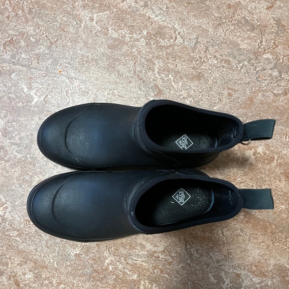 Shoes - 7.5 muck boots